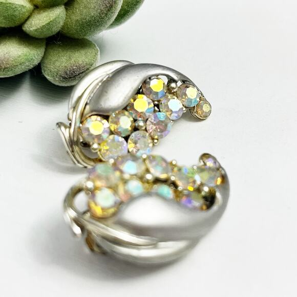 BSK Vintage Aurora Borealis Cluster Clip Earrings - Picture 2 of 5